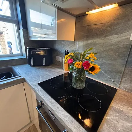 Thirlwell Gardens, River Walks, Free Parking